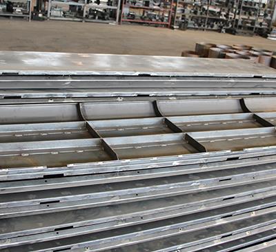 動(dòng)車(chē)裙板